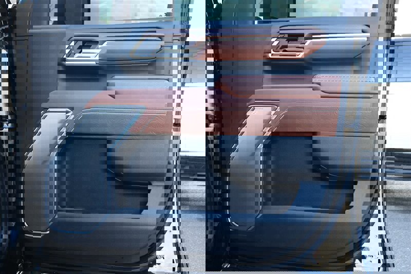 Used 2025 GMC Sierra 3500 Denali Ultimate image 28