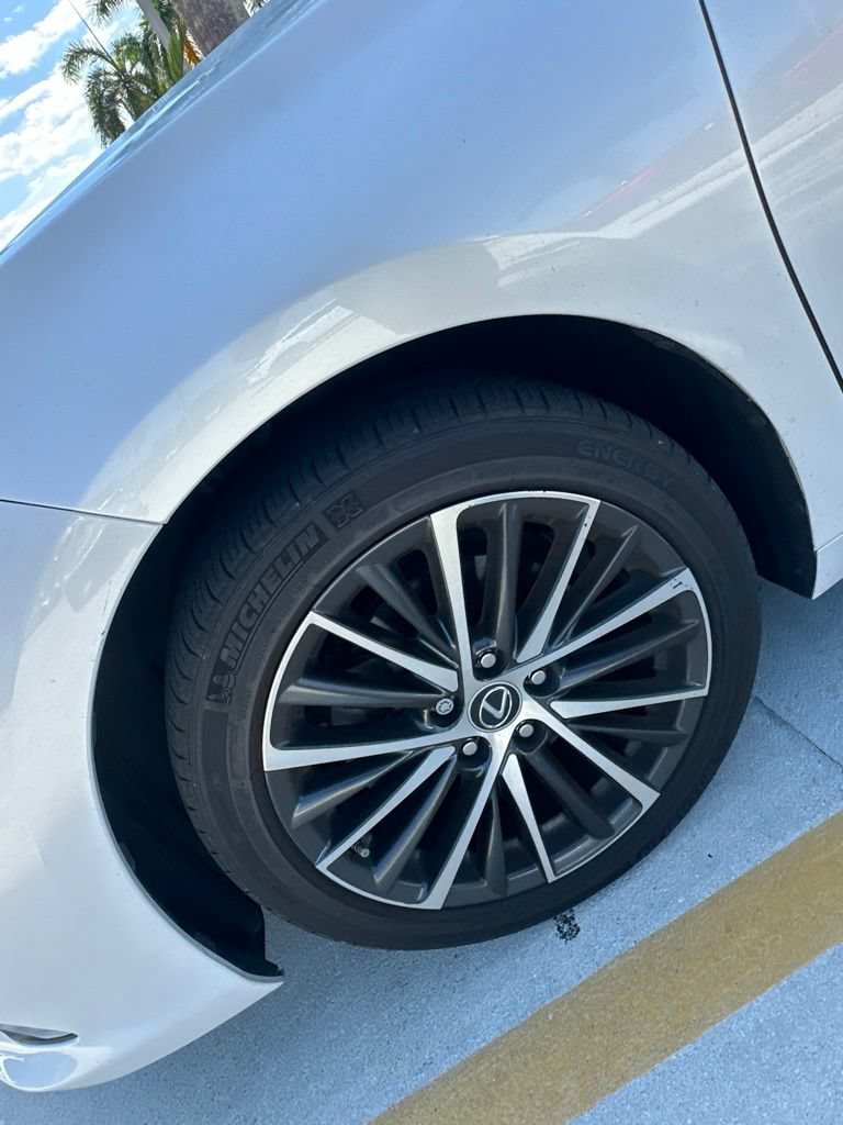 Used 2023 Lexus ES 350 w/ Premium Package FWD image 9