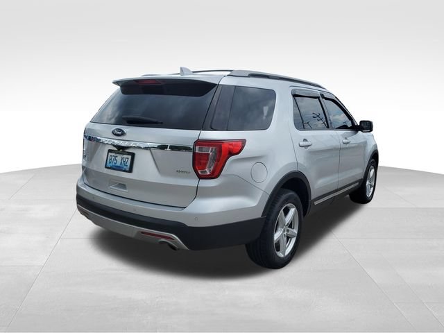 Used 2017 Ford Explorer XLT w/ Equipment Group 201A AWD/4WD image 4
