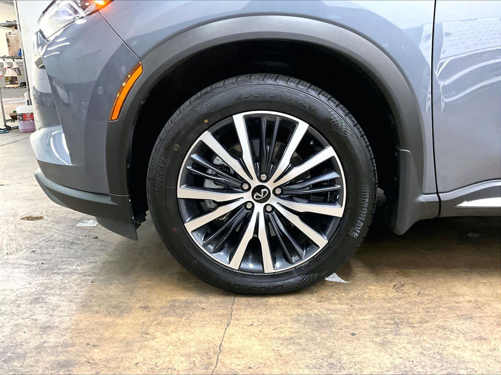 Used 2023 INFINITI QX60 Sensory w/ Vision Package AWD/4WD image 12