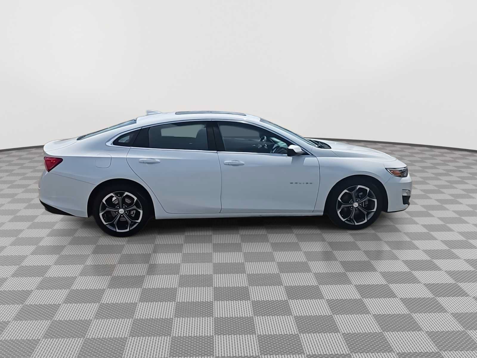 Used 2024 Chevrolet Malibu LT FWD image 9