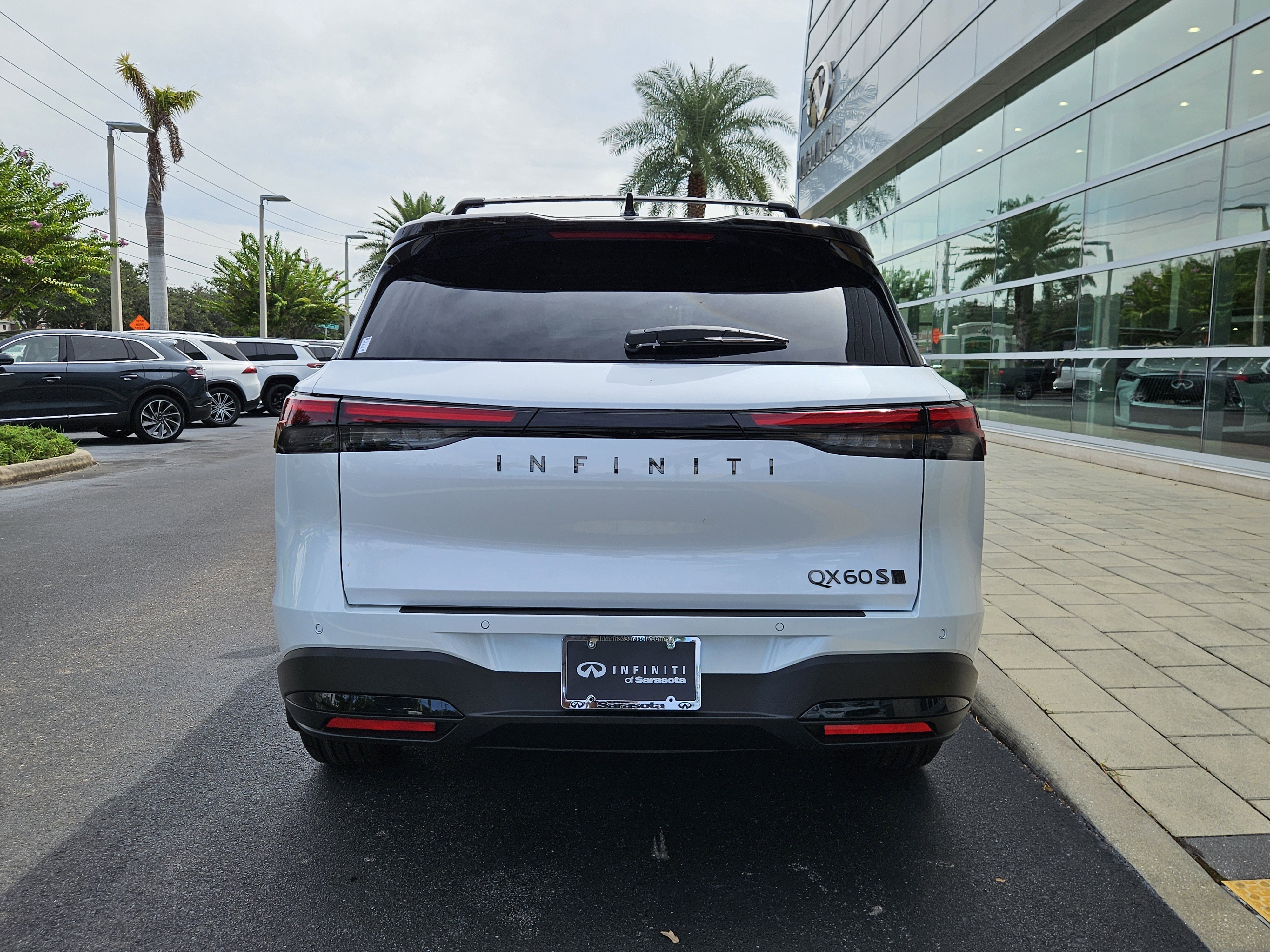 New 2026 INFINITI QX60 Luxe w/ Dark Cargo Package image 5