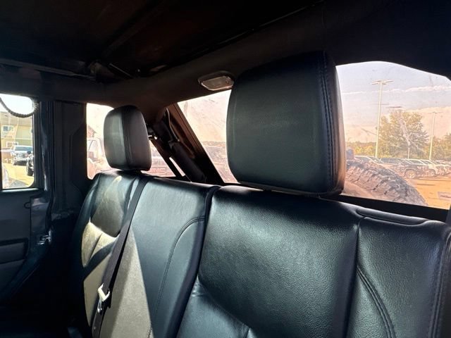 Used 2017 Jeep Wrangler Unlimited Sahara AWD/4WD image 31