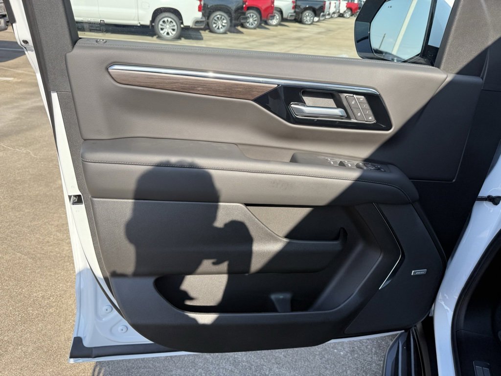 New 2026 Chevrolet Suburban LT w/ Comfort Package image 19