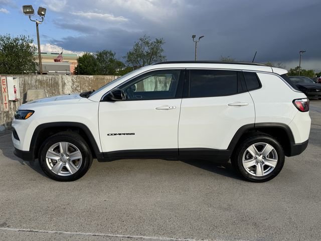 Used 2022 Jeep Compass Latitude w/ Sun and Sound Group AWD/4WD image 11