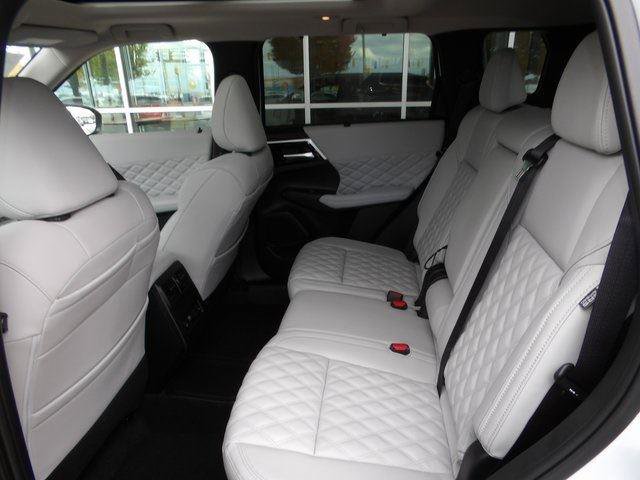 New 2025 Mitsubishi Outlander SEL image 16