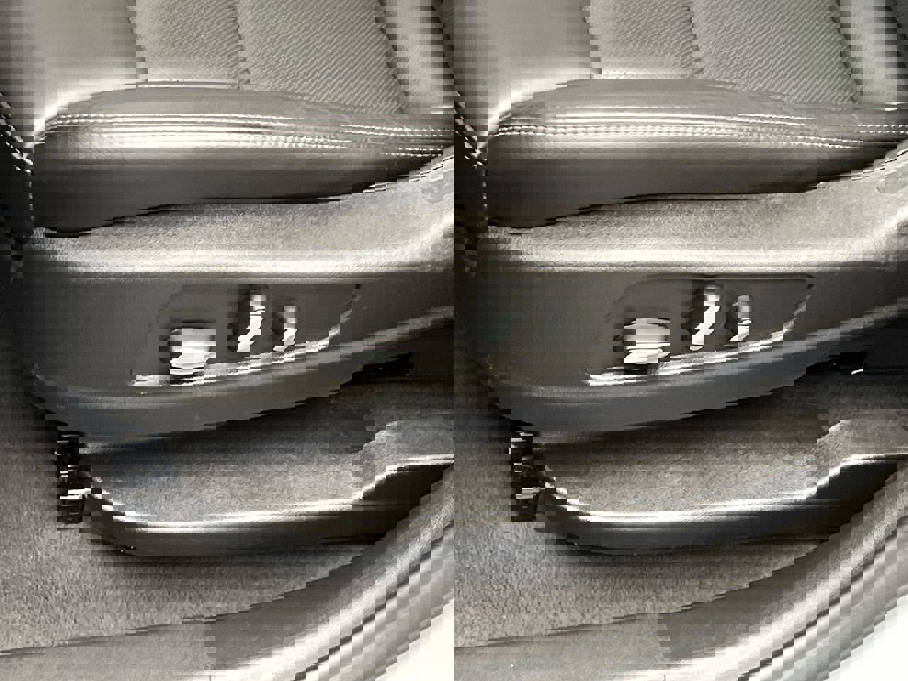 Certified 2025 Cadillac XT6 Premium Luxury AWD/4WD image 12