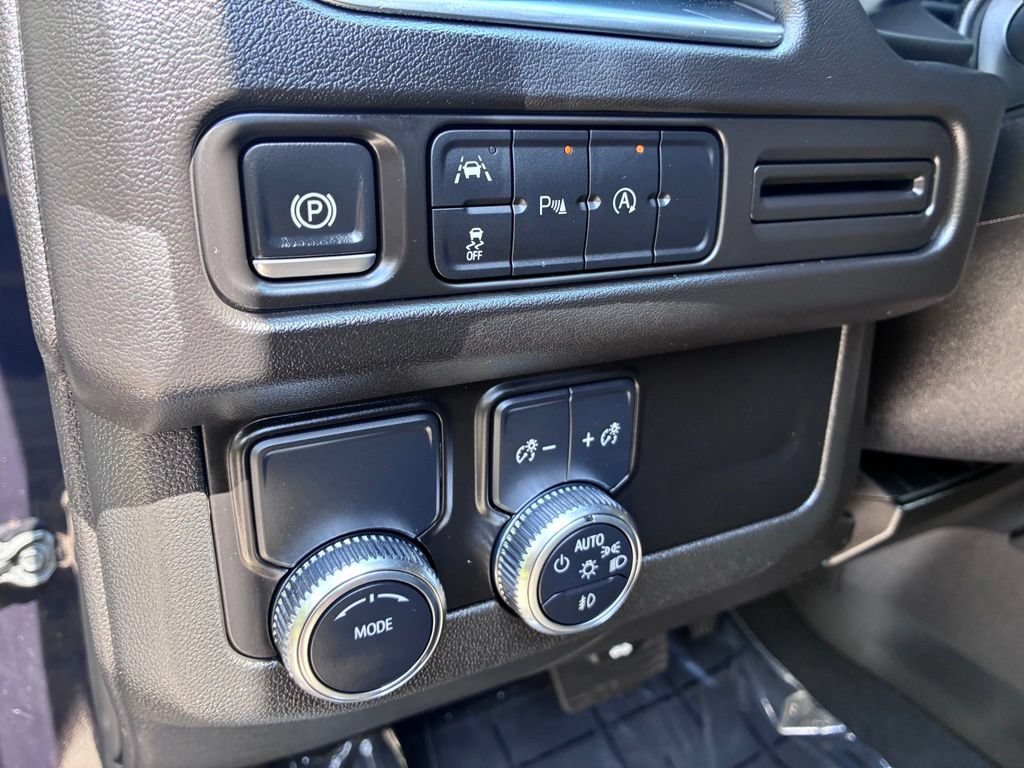 Used 2024 GMC Yukon SLT RWD image 19