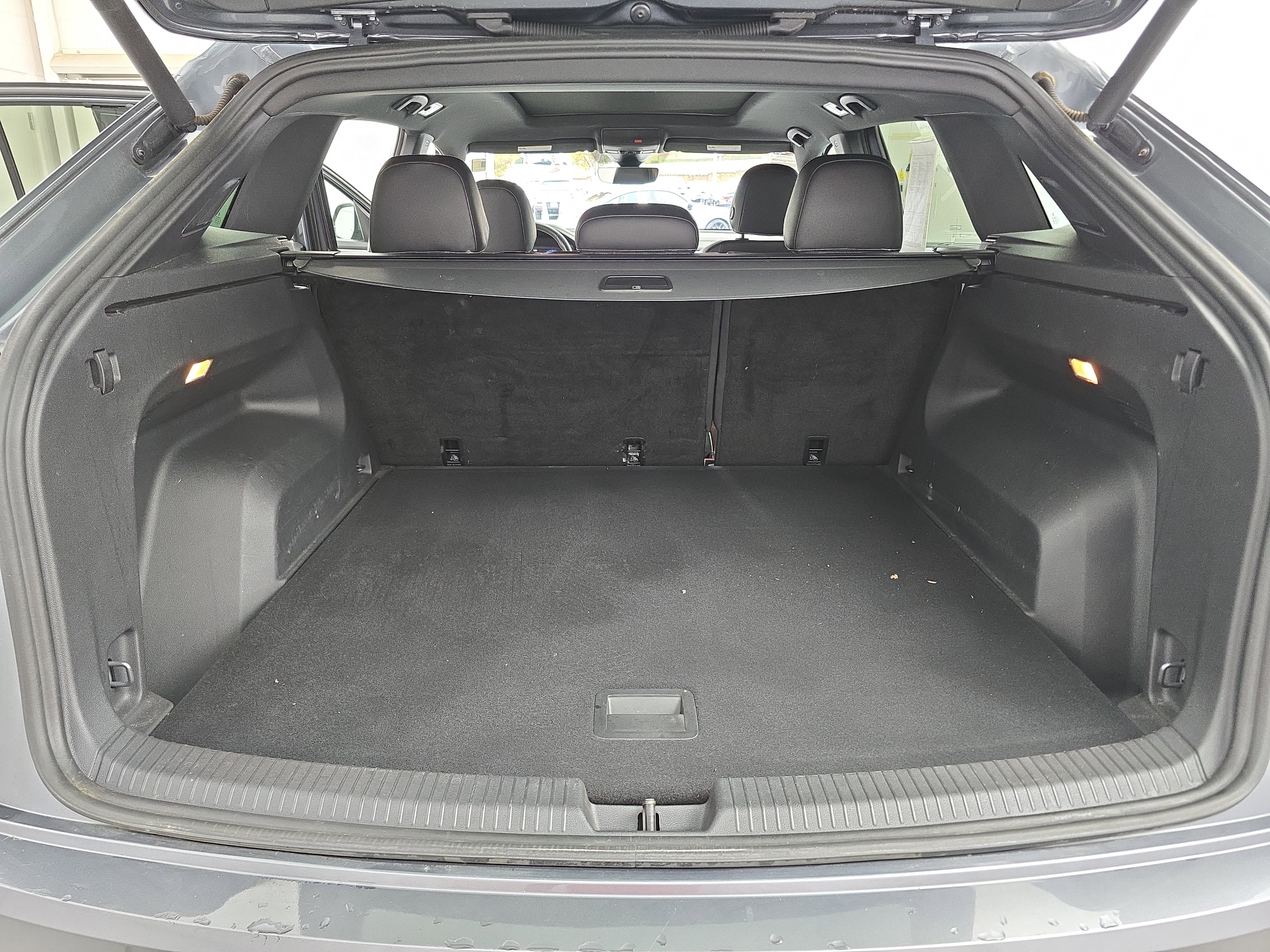 Used 2021 Volkswagen Atlas Cross Sport SEL Premium image 12