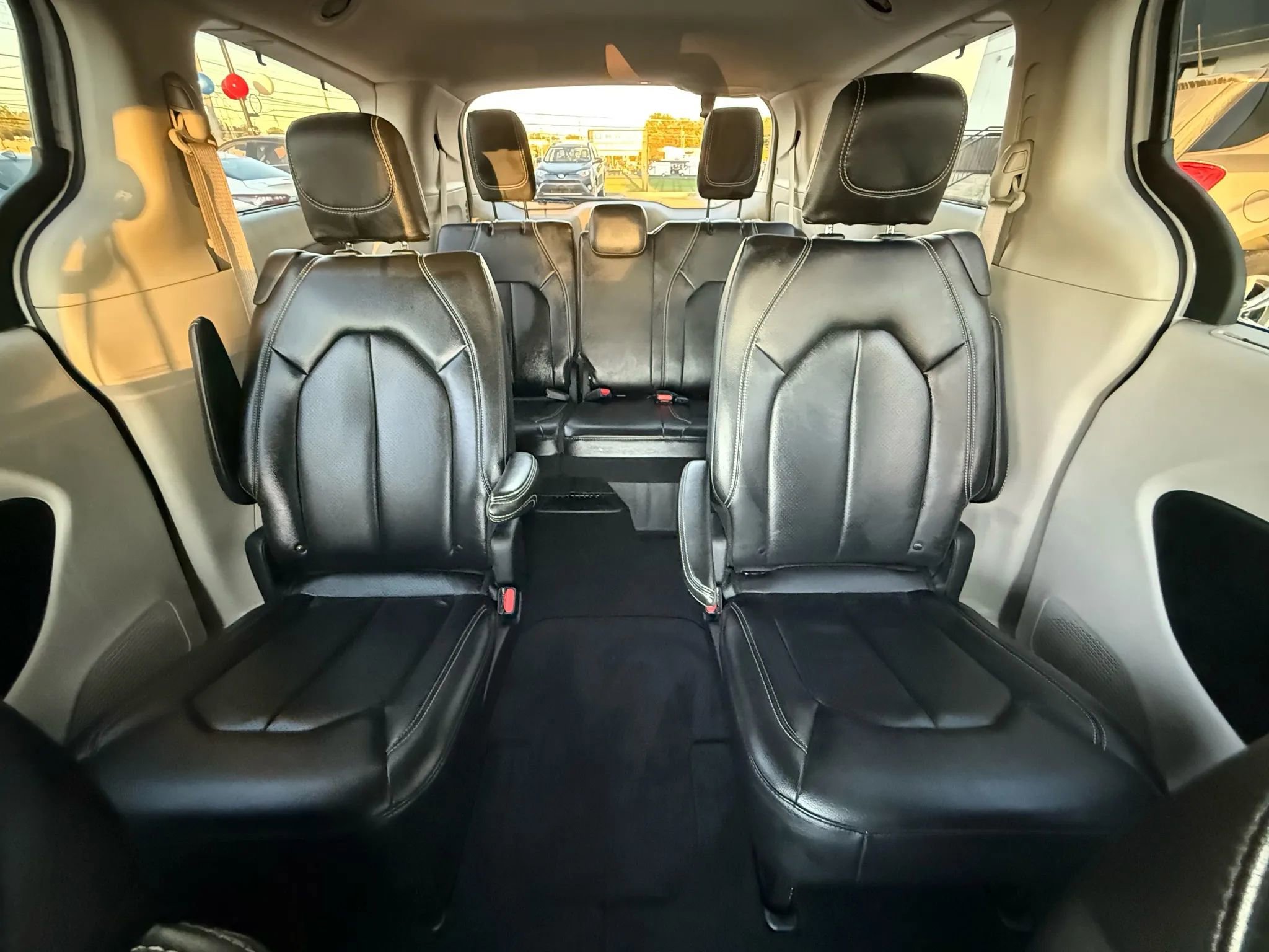 Used 2022 Chrysler Pacifica Touring-L image 53