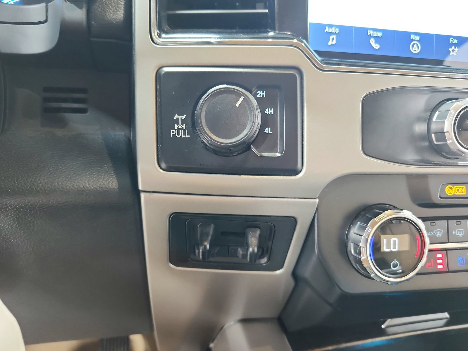 Used 2022 Ford F350 Lariat w/ Lariat Value Package AWD/4WD image 26