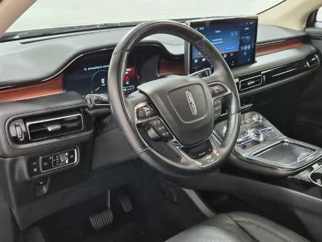Used 2023 Lincoln Nautilus Reserve w/ Luxury Package AWD/4WD image 10
