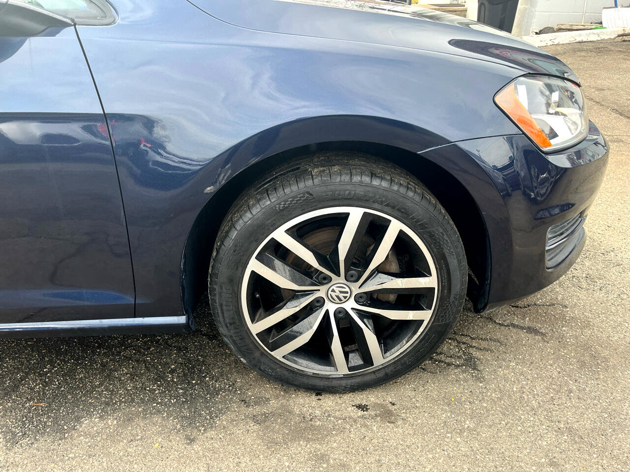 Used 2016 Volkswagen Golf Limited Edition image 4