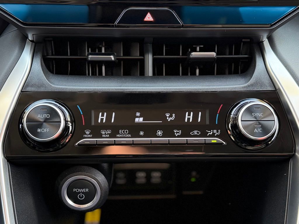 Used 2022 Toyota Venza XLE image 13