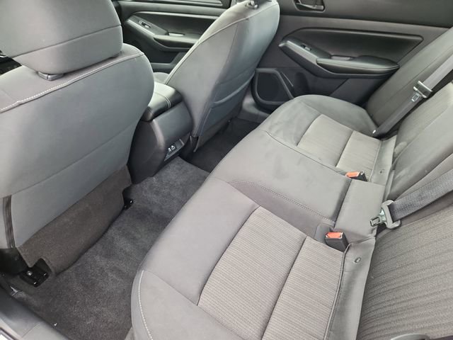 Used 2024 Nissan Altima 2.5 SV w/ SV Premium Package image 8