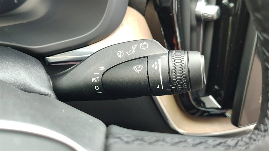 New 2026 Volvo XC60 B5 Plus w/ Climate Package image 17