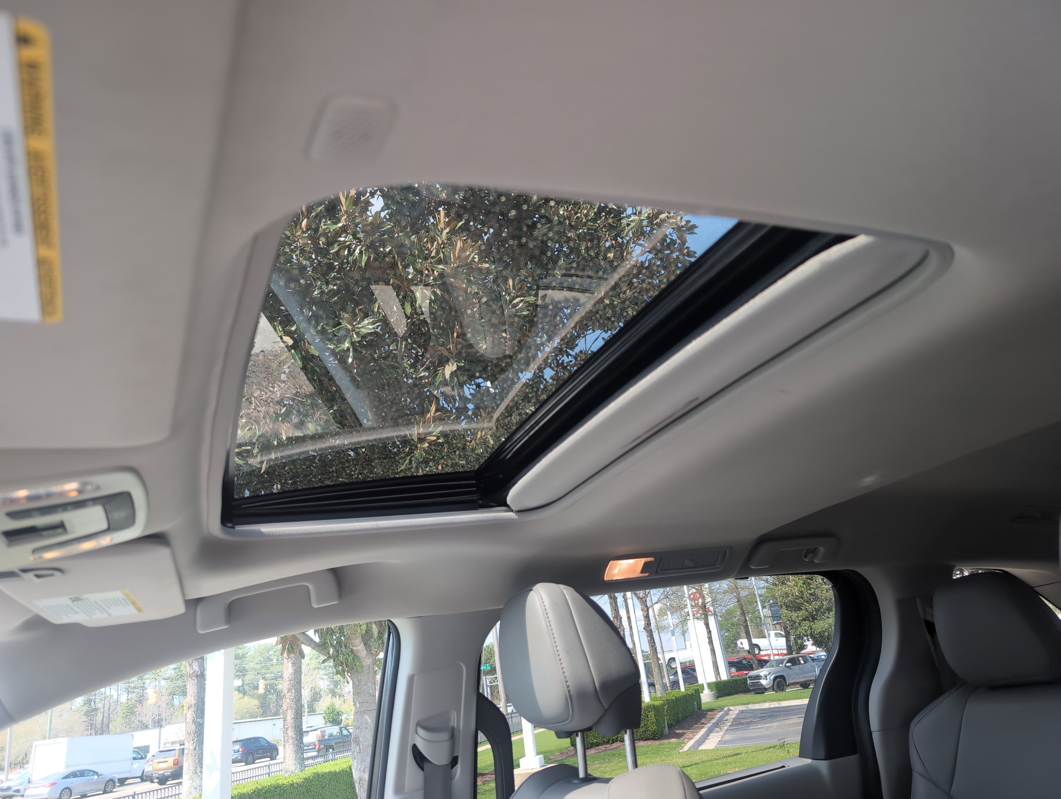 Certified 2024 Toyota Sienna XLE FWD image 28