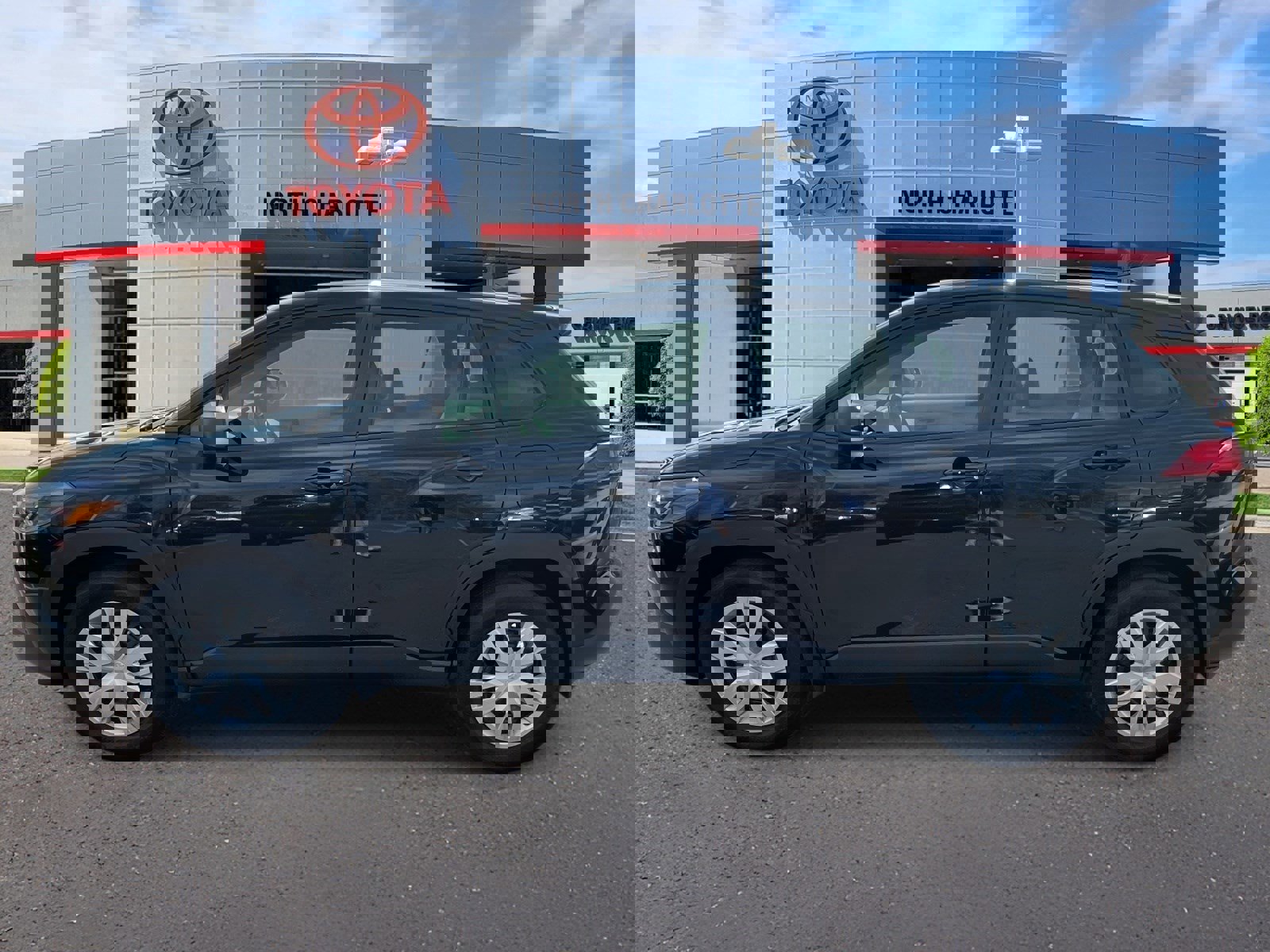 Used 2023 Toyota Corolla Cross L image 5