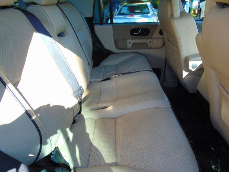 Used 2003 Land Rover Discovery SE image 16