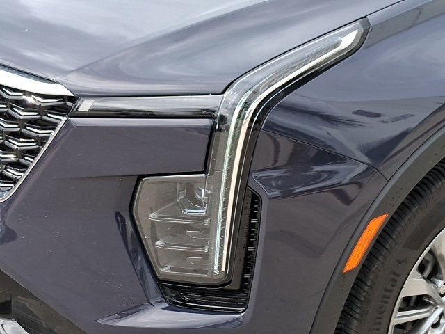 Used 2025 Cadillac XT4 Premium Luxury image 7