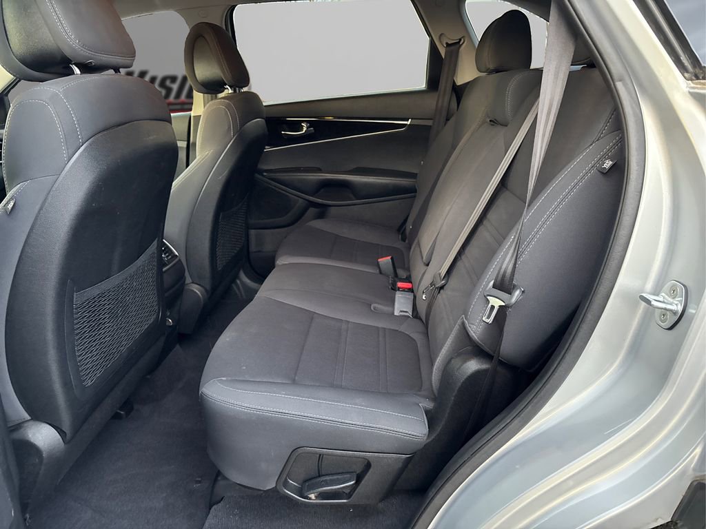 Used 2016 Kia Sorento LX image 10