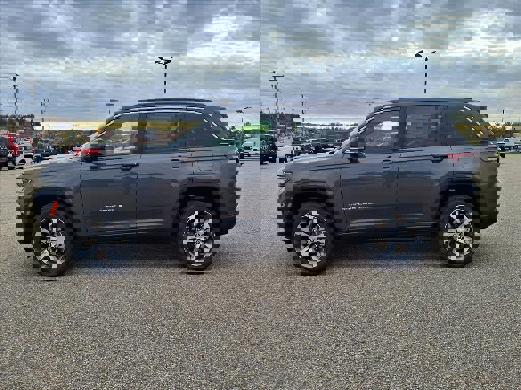 New 2025 Jeep Grand Cherokee Limited w/ Luxury Tech Group II image 10