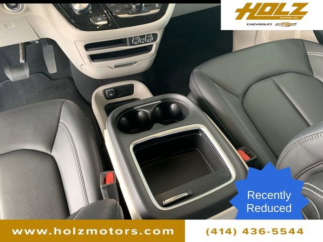 Used 2024 Chrysler Pacifica Touring-L image 19