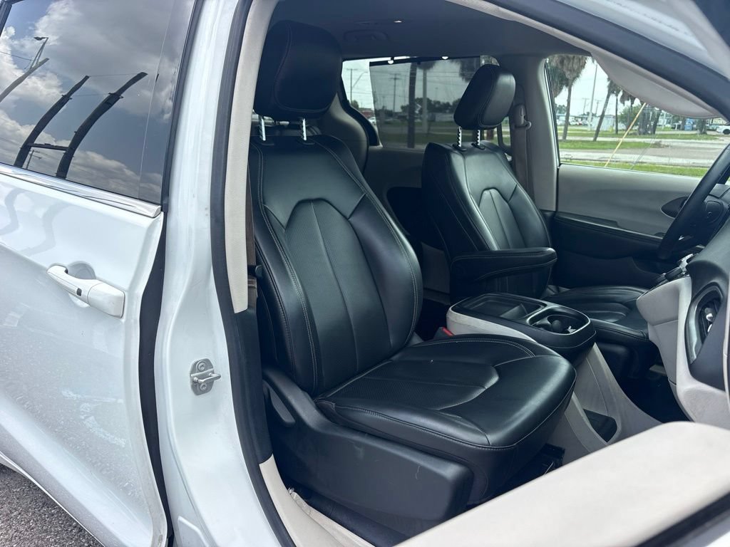 Used 2020 Chrysler Voyager Lxi FWD image 6
