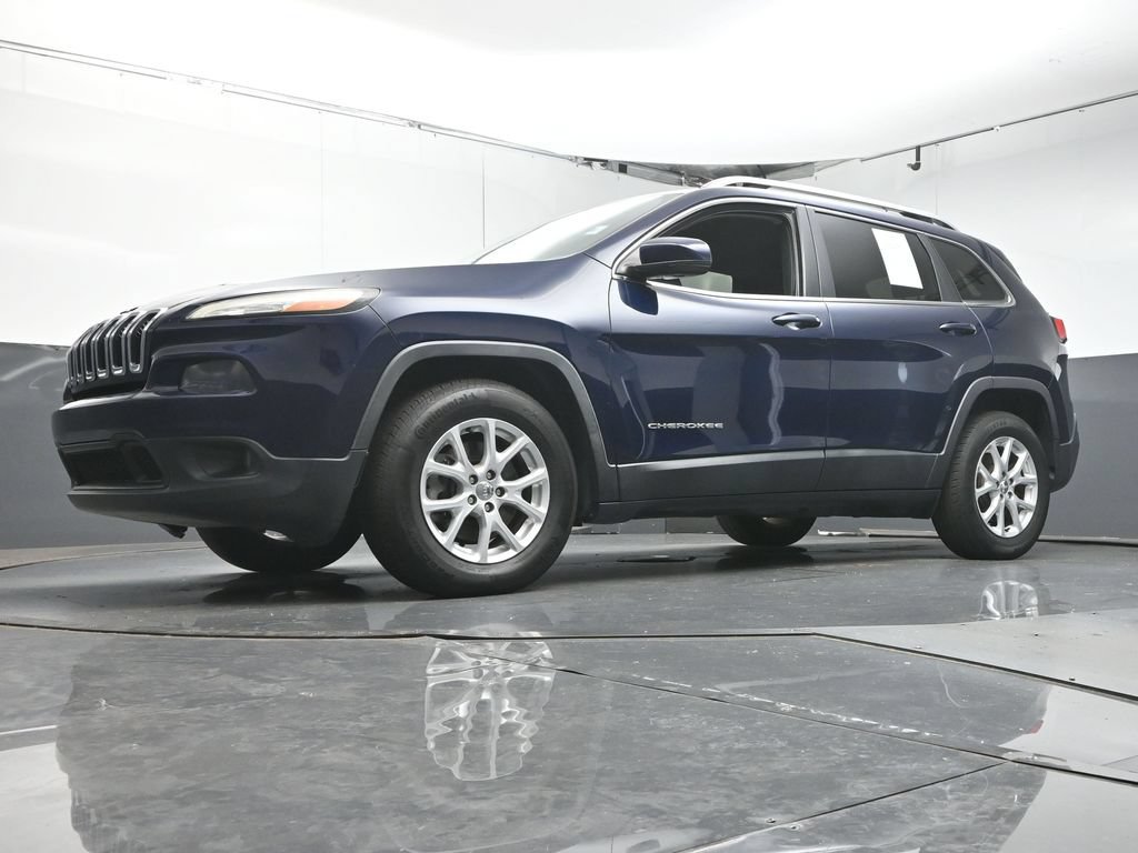 Used 2016 Jeep Cherokee Latitude w/ Safety/Convenience Group AWD/4WD image 17