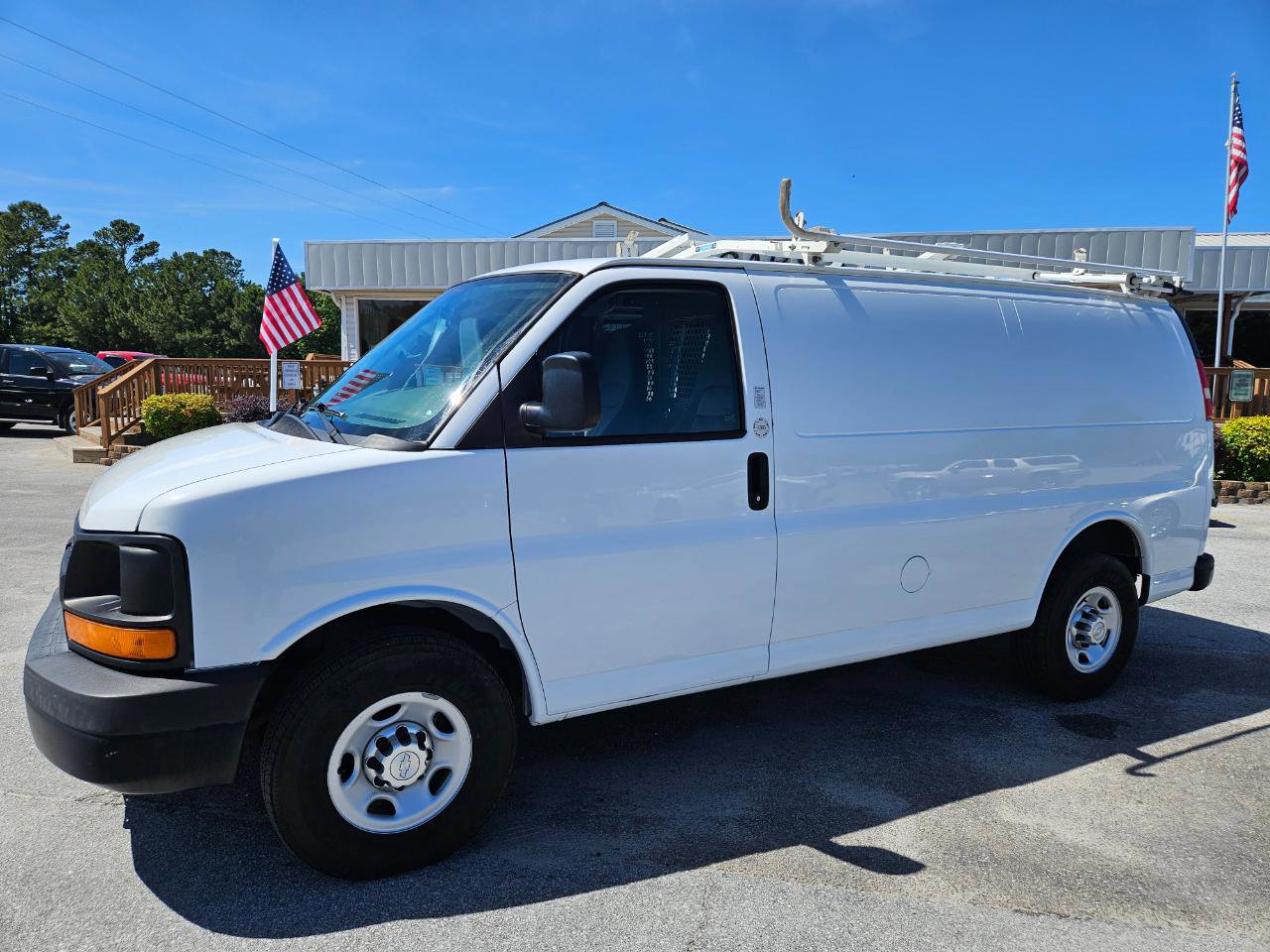 Used 2015 Chevrolet Express 2500 RWD image 2
