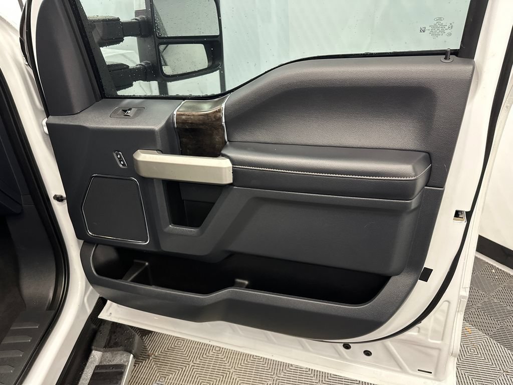 Used 2022 Ford F250 Lariat w/ Lariat Value Package AWD/4WD image 16