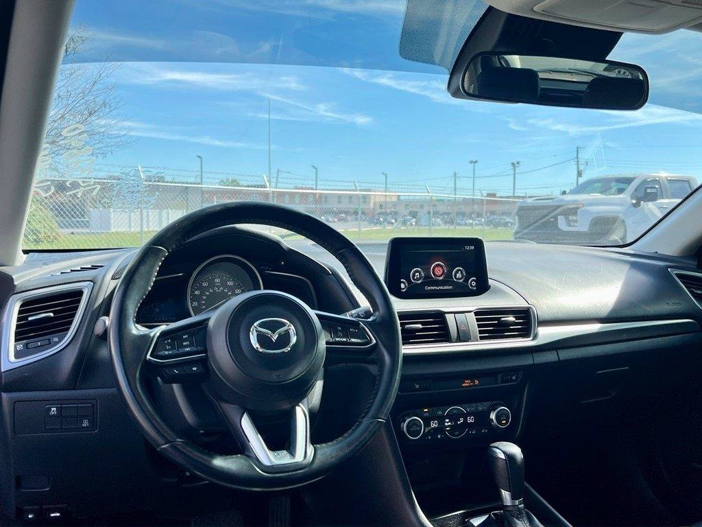 Used 2018 MAZDA MAZDA3 Touring FWD image 22