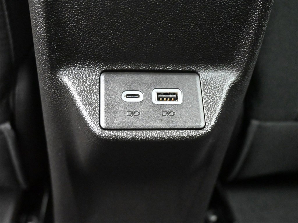 Used 2023 Chevrolet Bolt EUV LT image 16