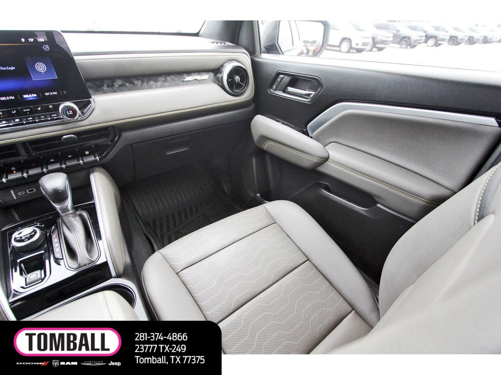 Used 2025 Chevrolet Colorado ZR2 w/ Technology Package AWD/4WD image 12