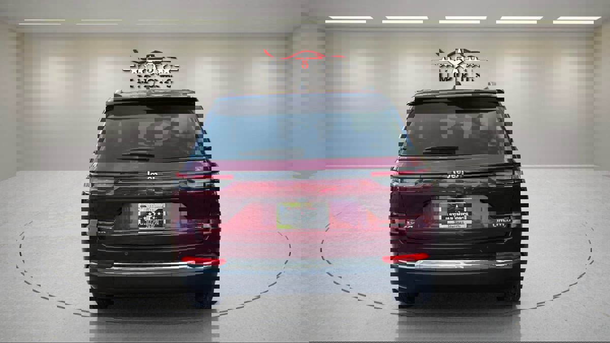 Used 2023 Jeep Grand Cherokee Limited image 4