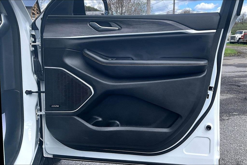 Used 2022 Jeep Grand Cherokee Limited image 22