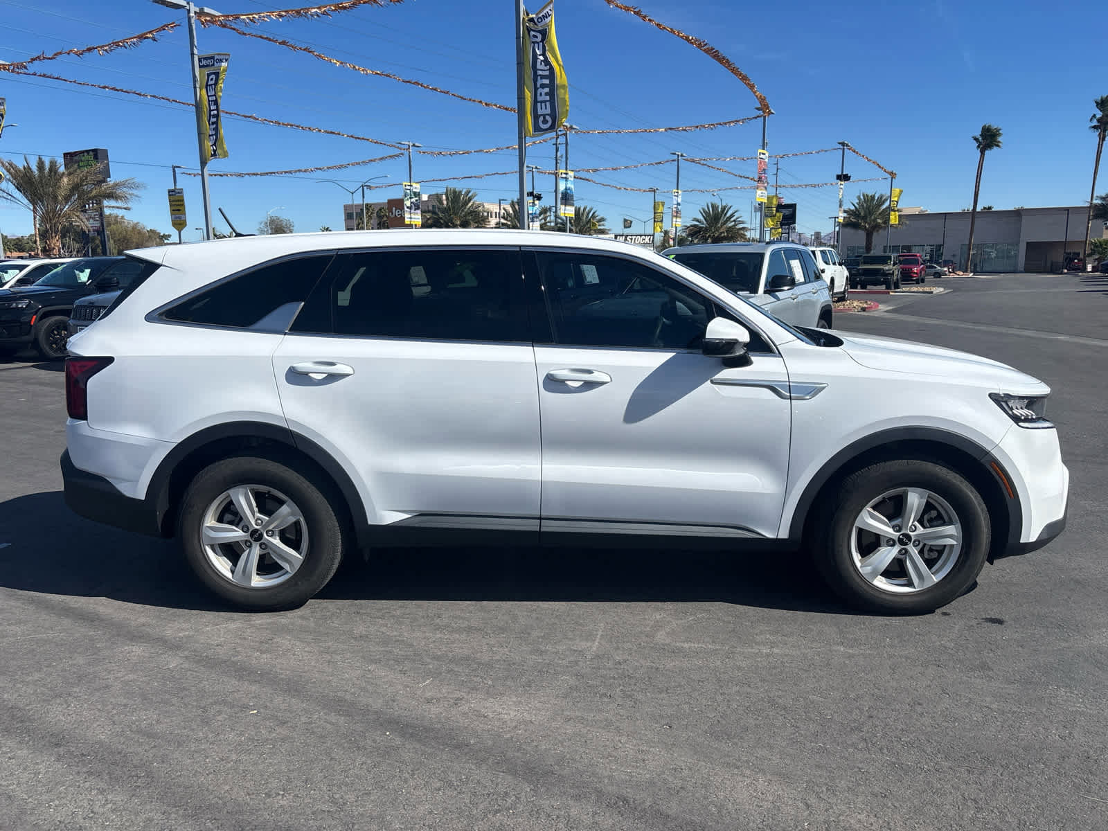 Used 2023 Kia Sorento LX image 4