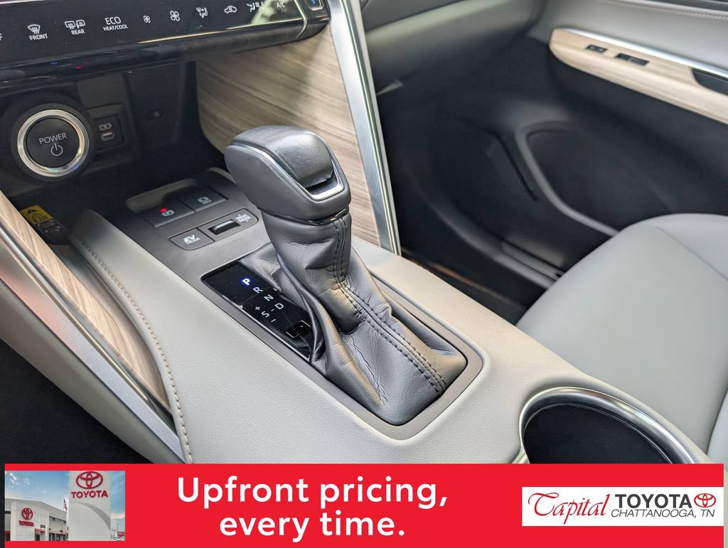 Used 2024 Toyota Venza XLE AWD/4WD image 24