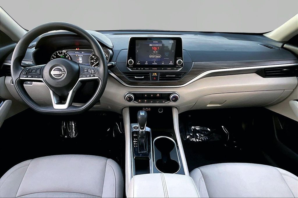 Used 2023 Nissan Altima 2.5 SV FWD image 9