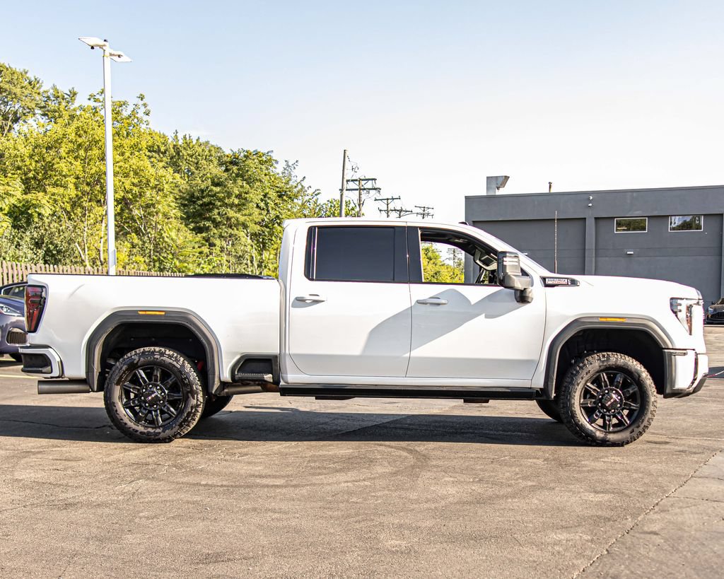 Used 2025 GMC Sierra 2500 AT4 w/ AT4 Premium Plus Package AWD/4WD image 9