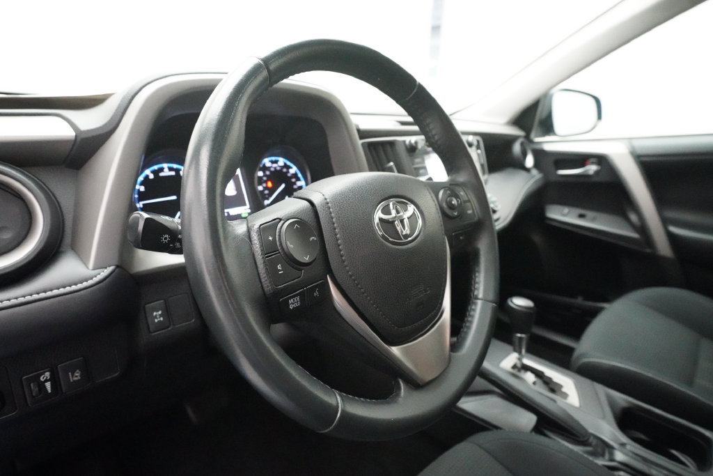 Used 2018 Toyota RAV4 XLE w/ Plus Extra Value Package AWD/4WD image 8