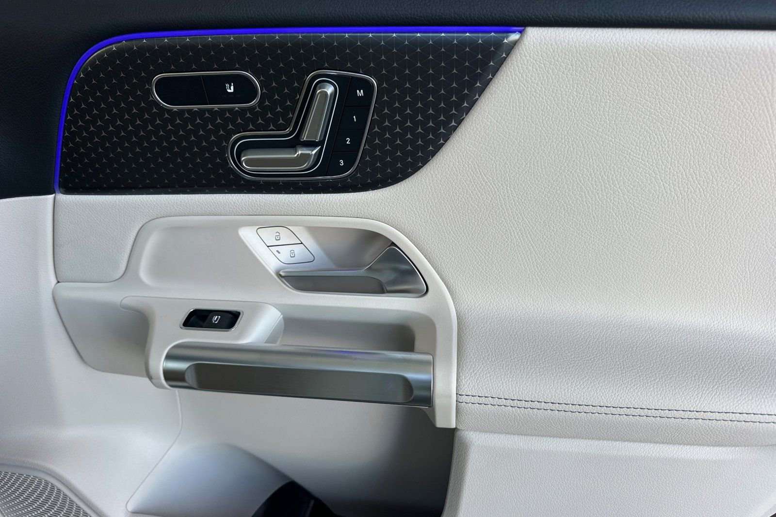 New 2025 Mercedes-Benz GLB 250 image 33