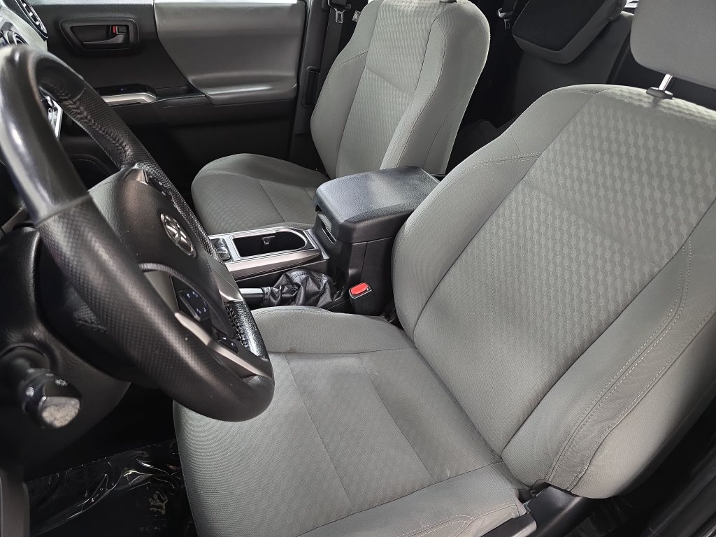 Used 2021 Toyota Tacoma SR5 RWD image 5