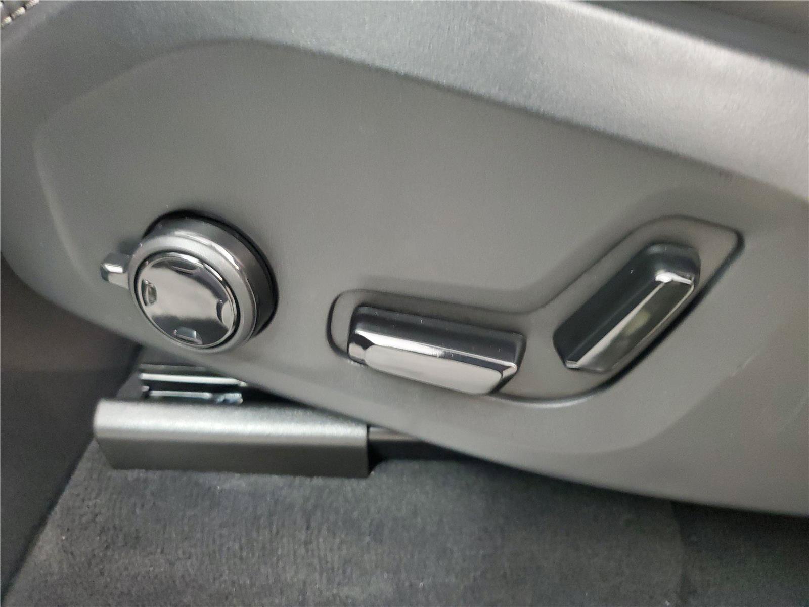 Certified 2026 Volvo XC90 B6 Ultra AWD/4WD image 18