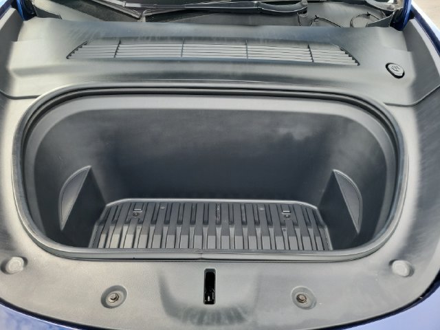Used 2022 Tesla Model Y Long Range AWD/4WD image 32