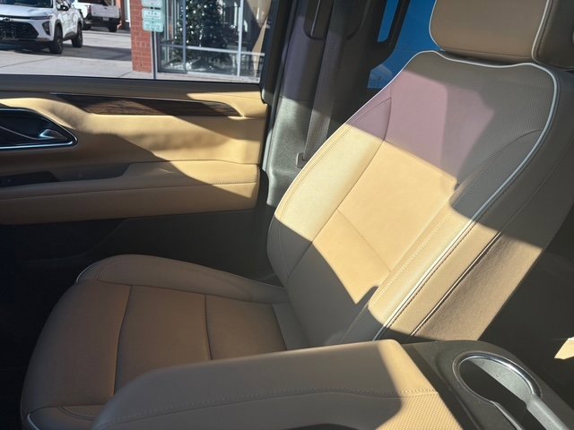 Used 2024 Chevrolet Suburban Premier w/ Advanced Technology Package image 14