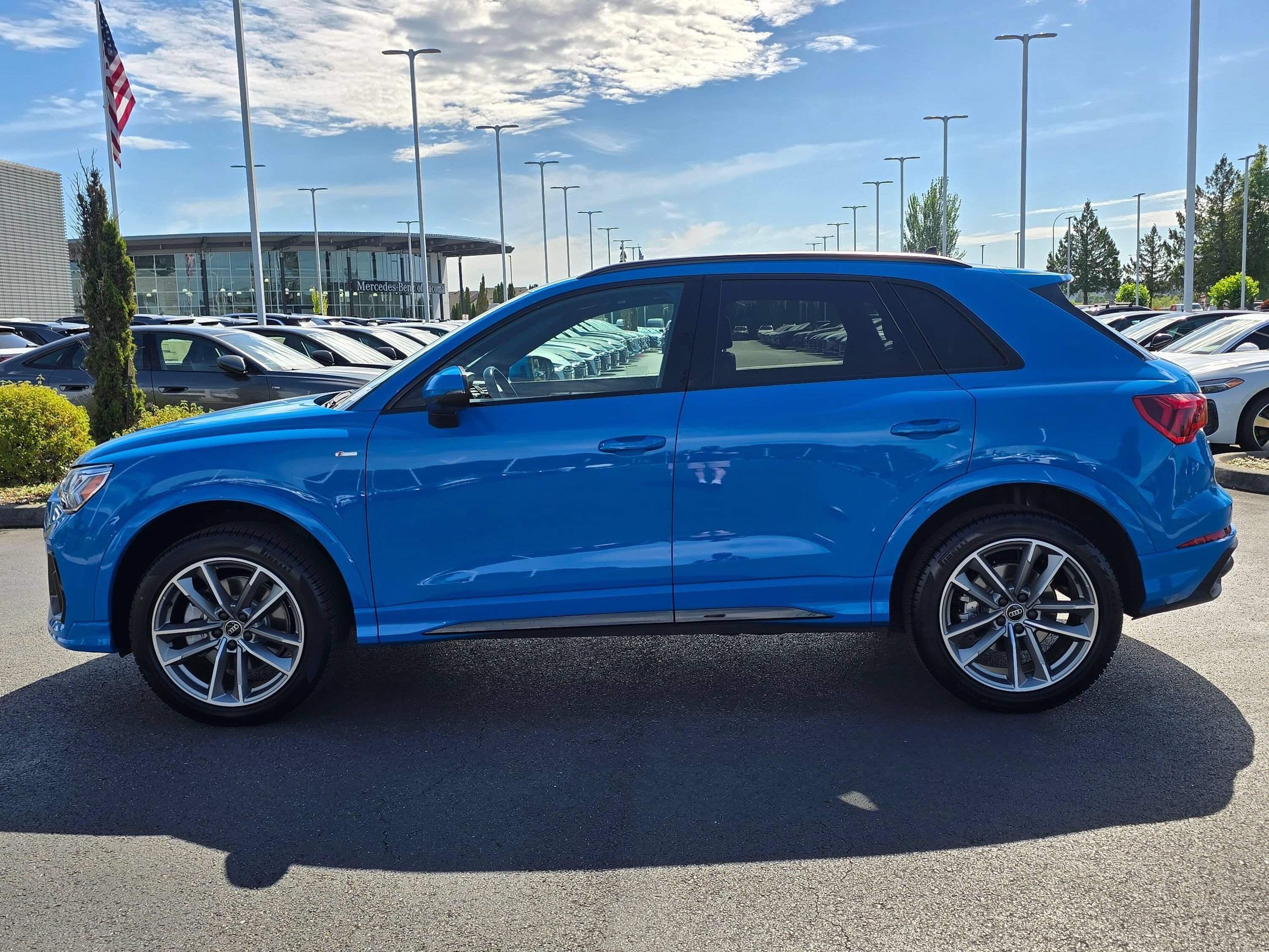 Used 2023 Audi Q3 2.0T Premium Plus w/ Premium Plus Package AWD/4WD image 2