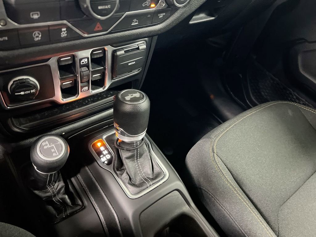 Used 2025 Jeep Wrangler Unlimited Sport AWD/4WD image 17