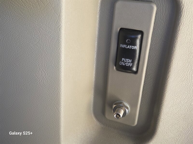Used 2004 HUMMER H2 w/ Preferred Equipment Group AWD/4WD image 15