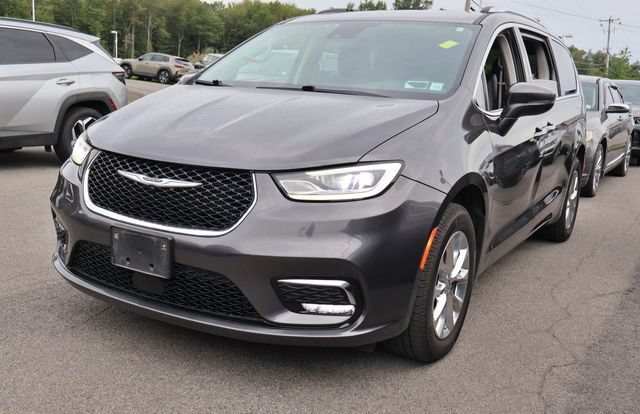 Used 2021 Chrysler Pacifica Touring-L w/ Uconnect Theater Family Group
